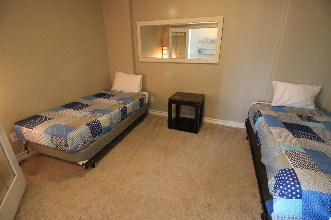 Sunset Waterfront Resort By Discover Kelowna Resort Accommodations Экстерьер фото
