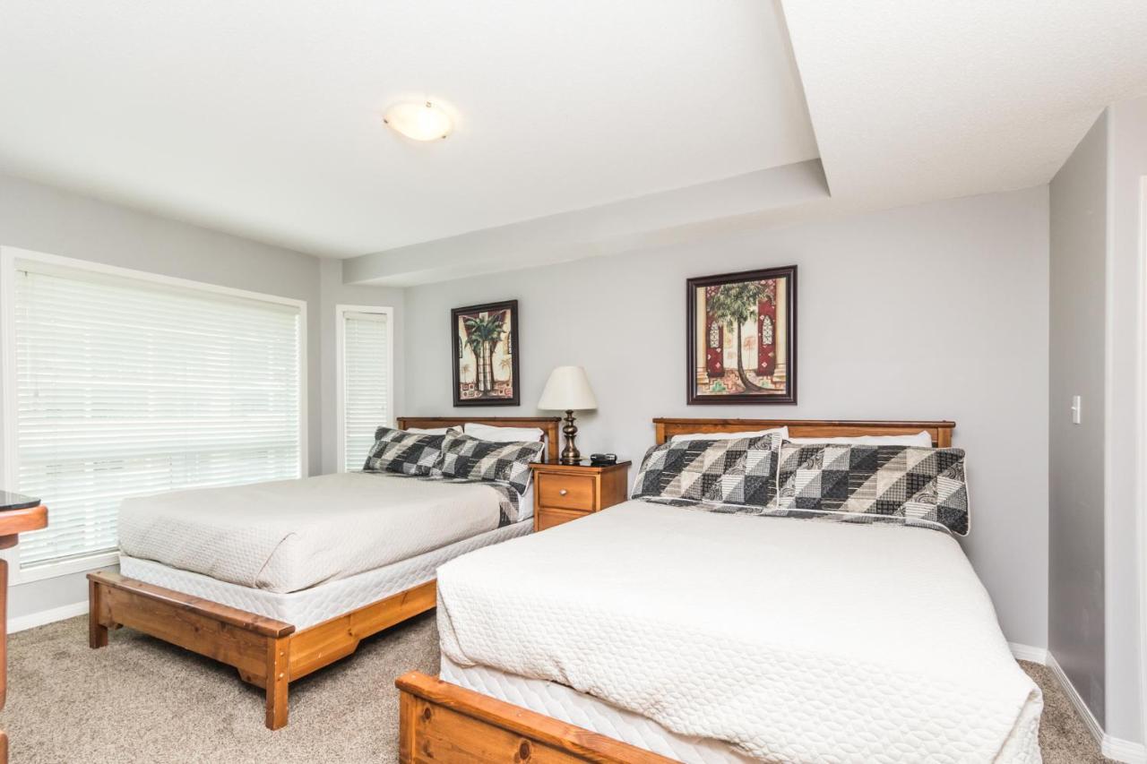 Sunset Waterfront Resort By Discover Kelowna Resort Accommodations Экстерьер фото