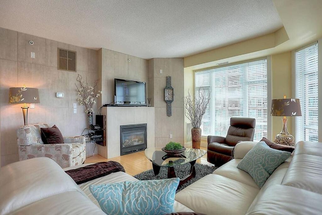 Sunset Waterfront Resort By Discover Kelowna Resort Accommodations Экстерьер фото