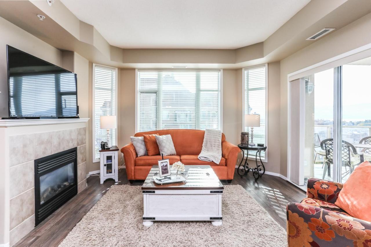 Sunset Waterfront Resort By Discover Kelowna Resort Accommodations Экстерьер фото