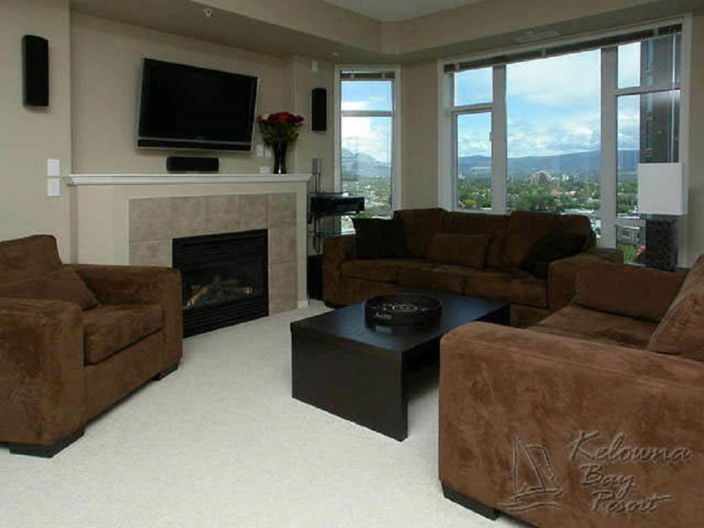 Sunset Waterfront Resort By Discover Kelowna Resort Accommodations Экстерьер фото