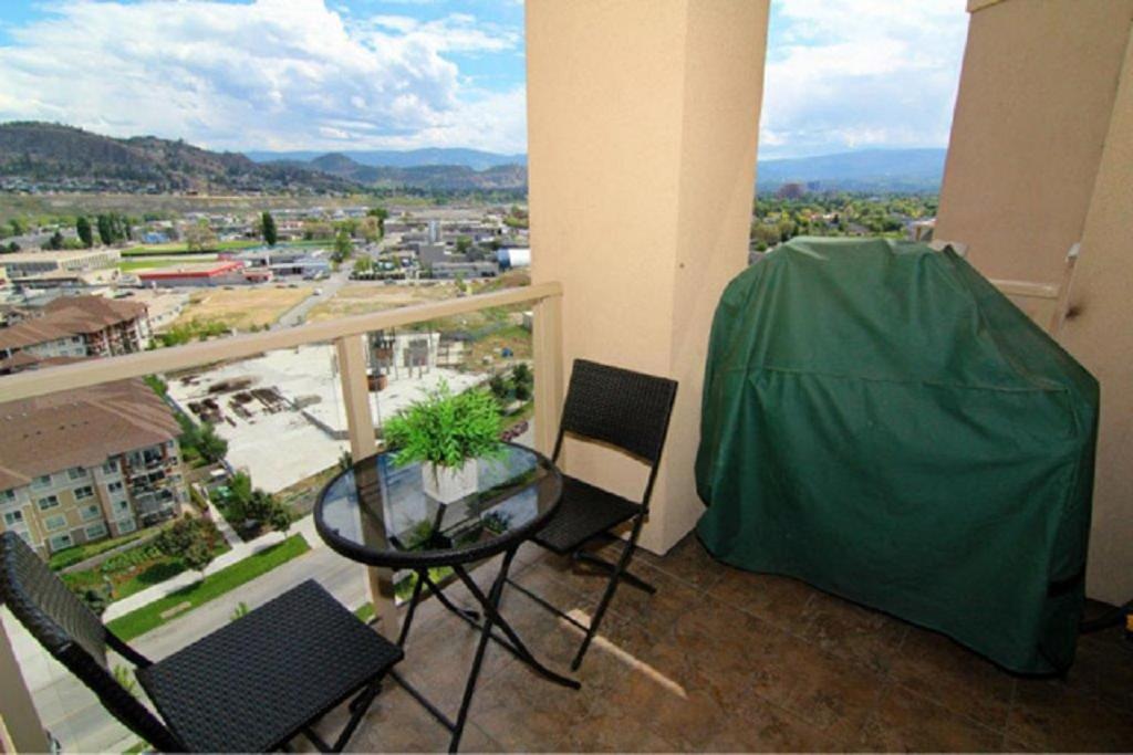Sunset Waterfront Resort By Discover Kelowna Resort Accommodations Экстерьер фото