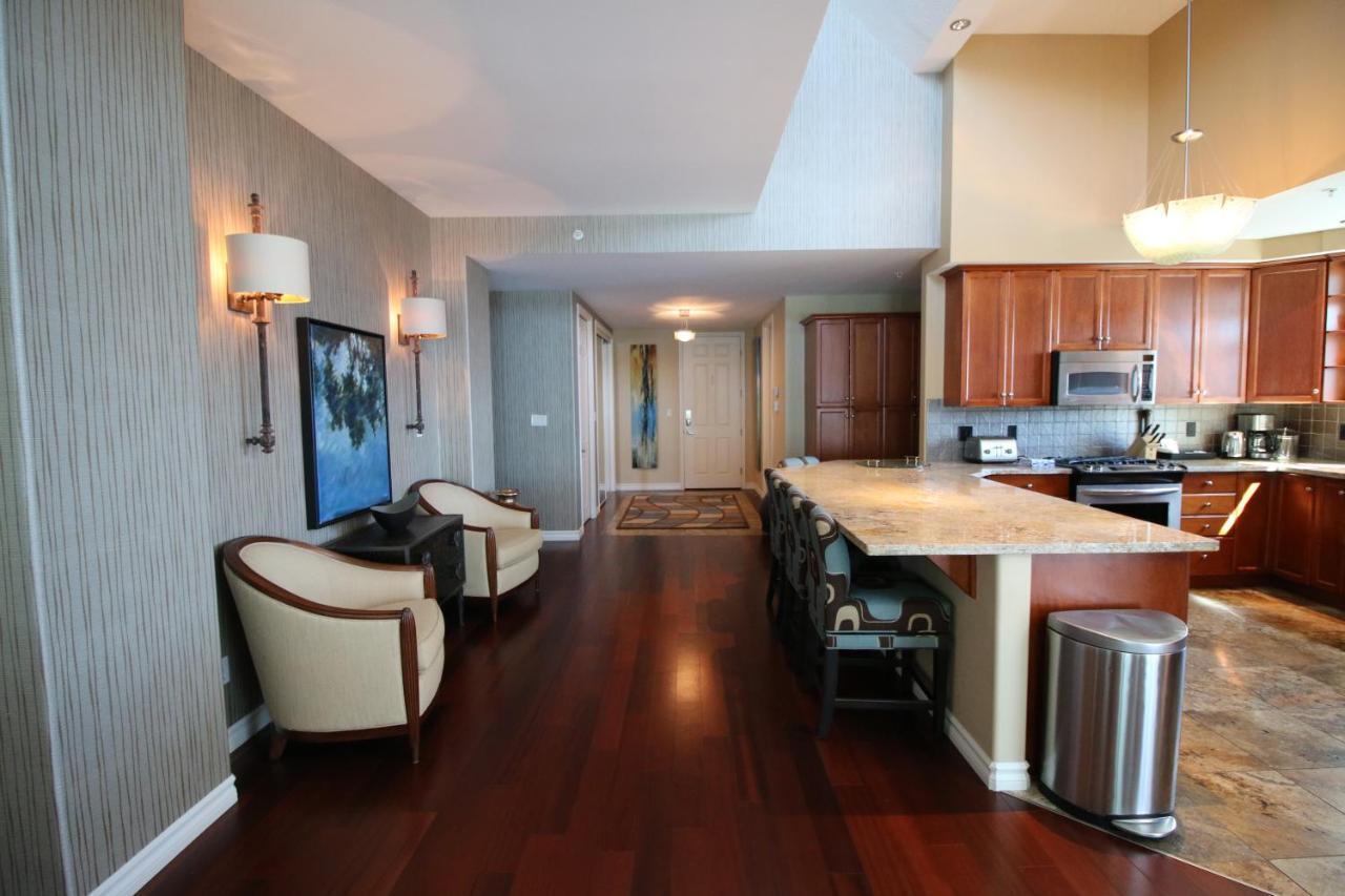 Sunset Waterfront Resort By Discover Kelowna Resort Accommodations Экстерьер фото
