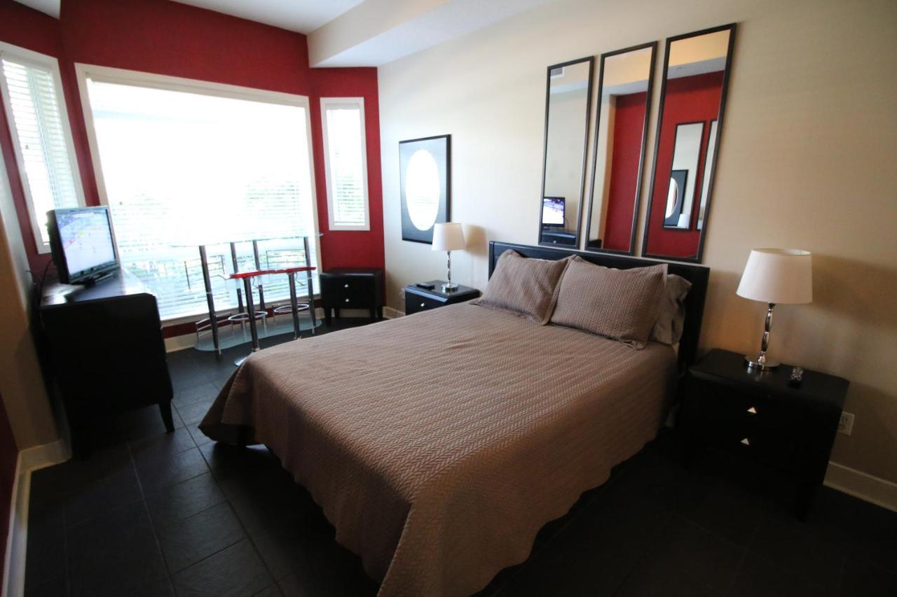 Sunset Waterfront Resort By Discover Kelowna Resort Accommodations Экстерьер фото